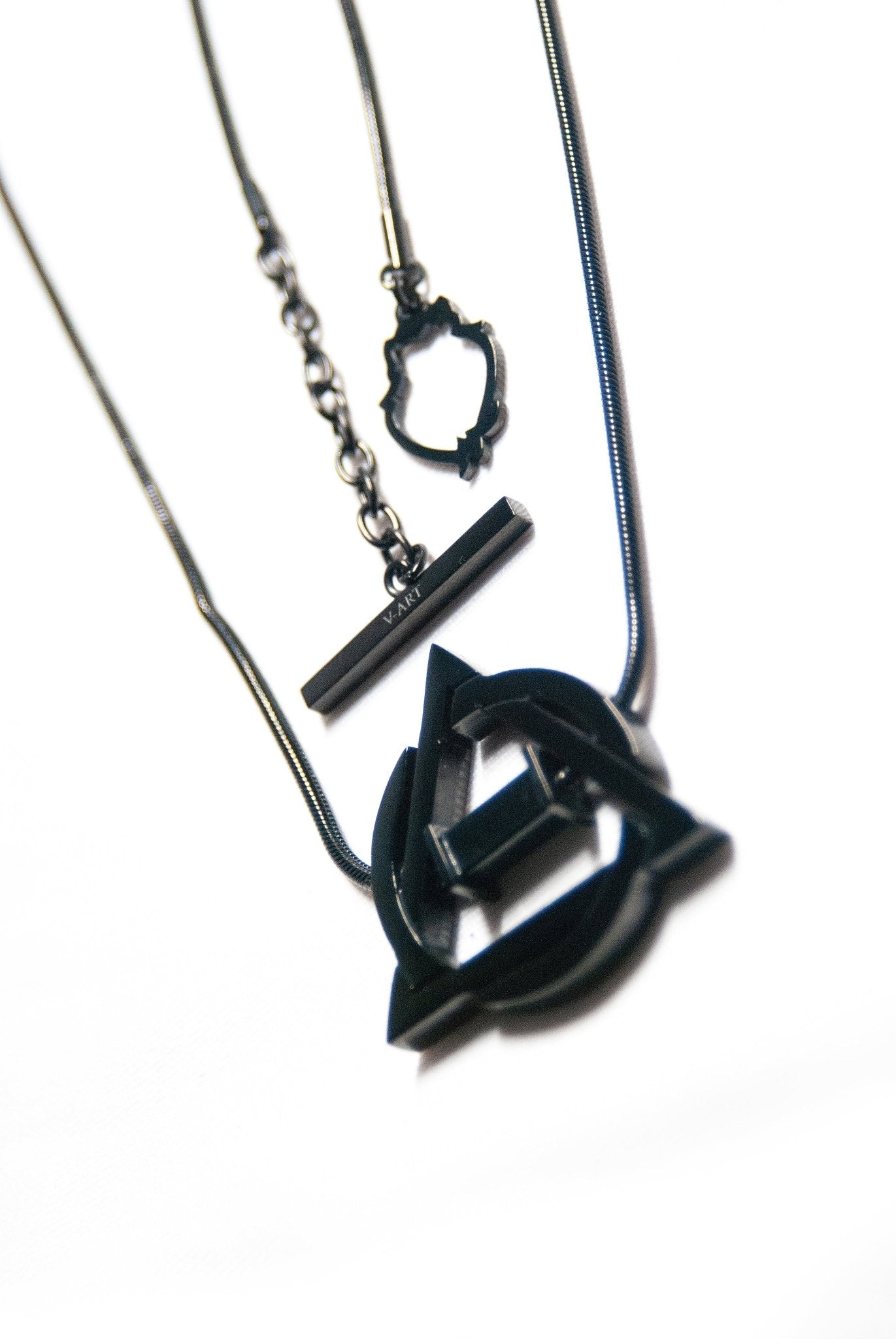 Therian Necklace: Black Jewellery